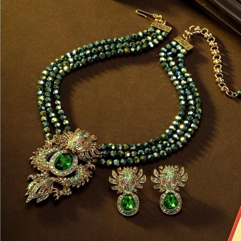Luxurious Emerald and Gold Dragon Motif Necklace Set
